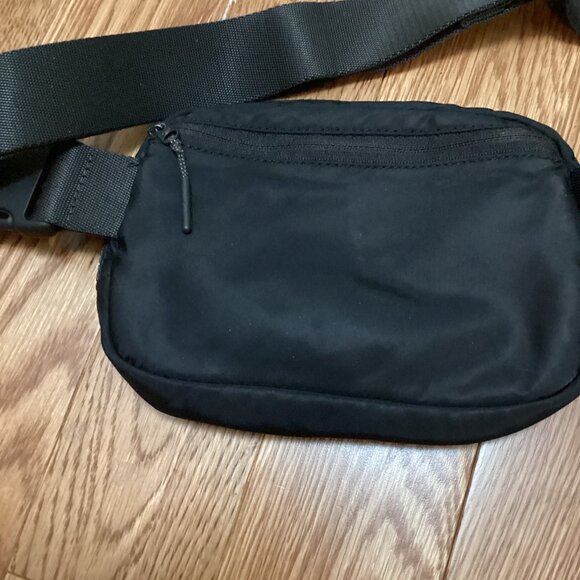 LULULEMON Everywhere Belt Bag 1L BLACK WHITE GRID EBB ORIGINAL STRAP OG ATHLETIC - Picture 4 of 7